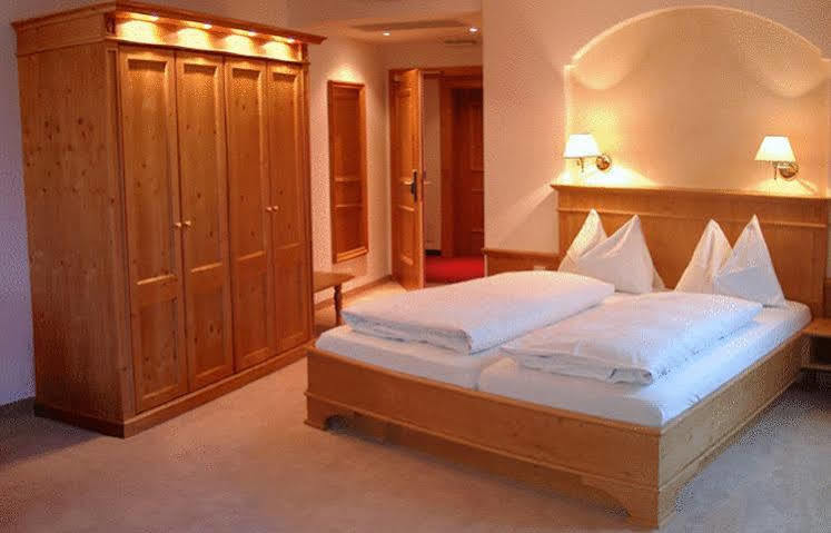 Hotel Garni Partaneshof ميرانو المظهر الخارجي الصورة